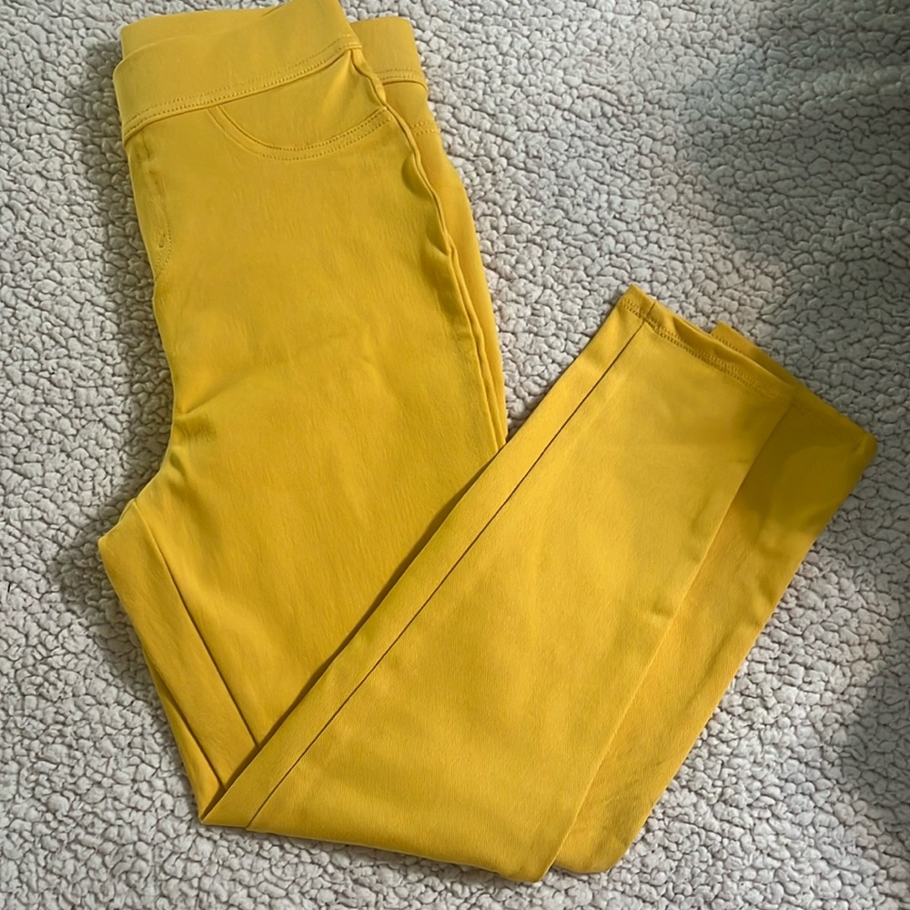 Yellow capris from Time and Tru. Never worn. Size XS (0/2)